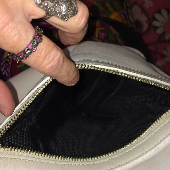 Vintage Coach White Leather Crossbody Adj. Purse - Picture 7 of 15